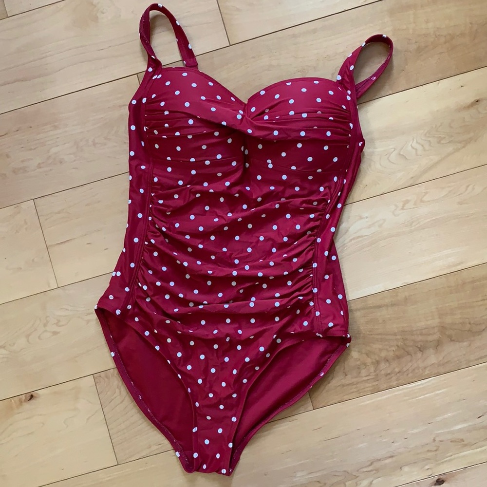 NWOT NIPTUCK swim one piece women’s red polka dot tummy control size 8